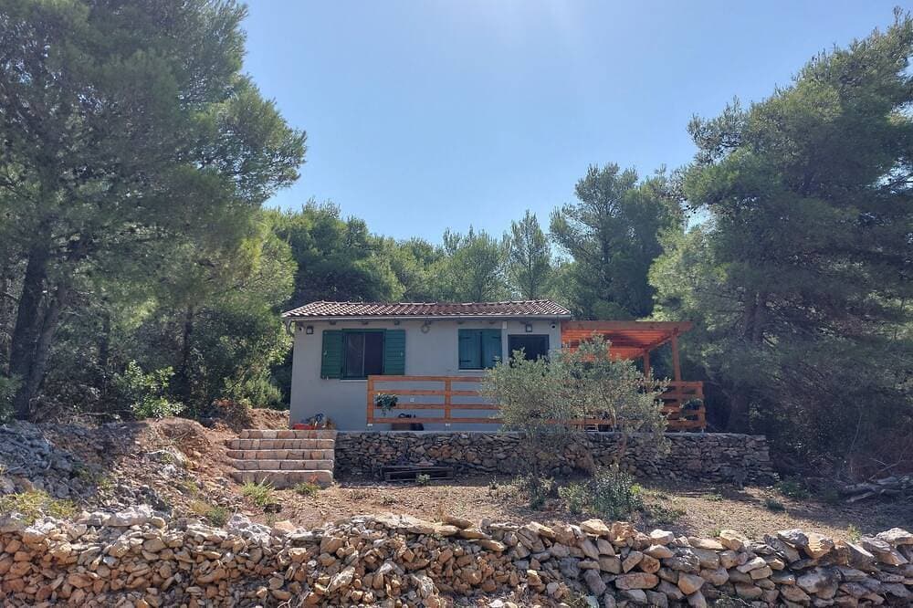 Foto 9 von 18: Neues Ferienhaus mit 2 Terrassen, direkt am Meer - ein Traum umgeben von Wald