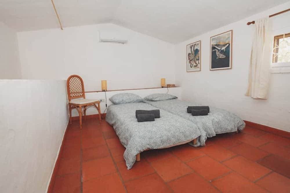 Foto 2 von 30: House of Gio. Near Chia under the Santa Margherita pine forest 100 m from the sea.