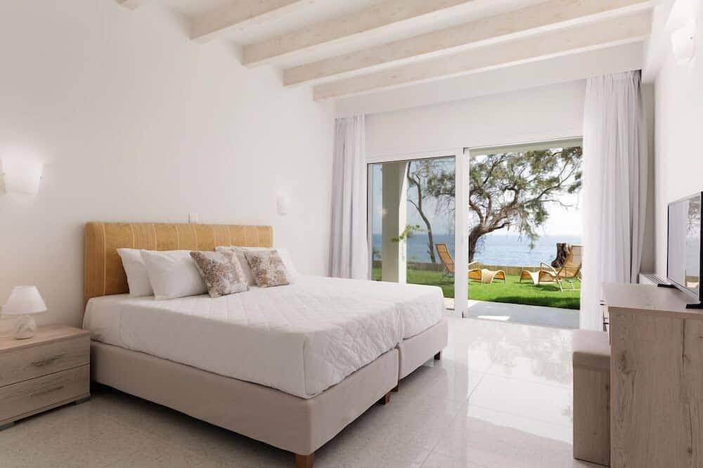 Foto 2 von 20: Nisos Villa Blue -Beachfront & Pool