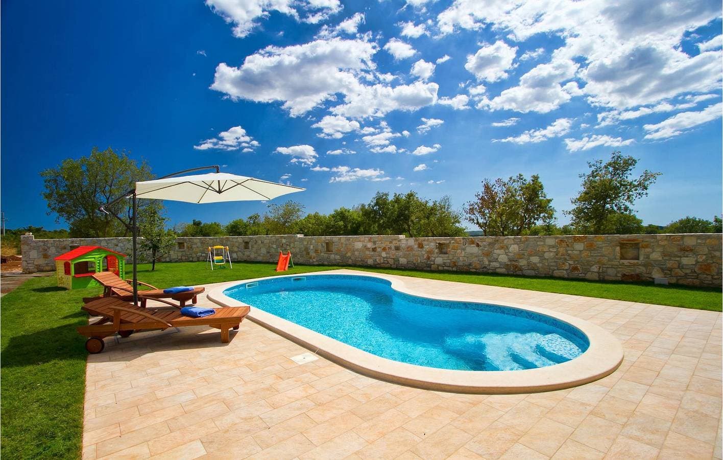 Foto 7 von 57: Geräumige Ferienwohnung mit Pool, WLAN und Parkplatz – der perfekte Urlaubsort!