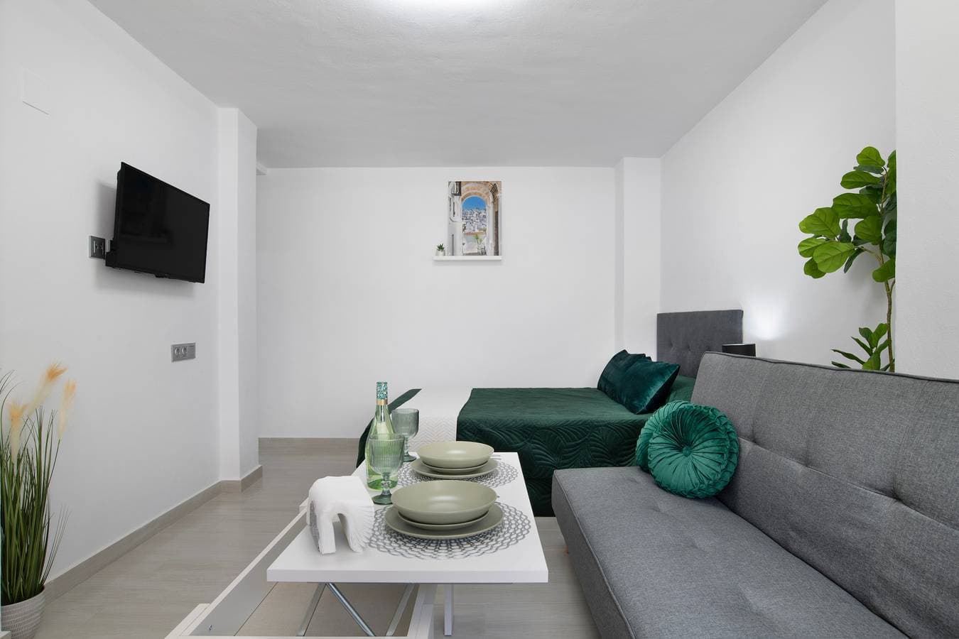Foto 12 von 25: Einzimmerapartment 'Loft Marina' mit Gemeinschaftspool, WLAN und Klimaanlage
