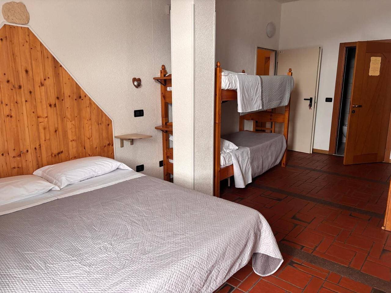 Foto 5 von 8: Economy Quadruple Room