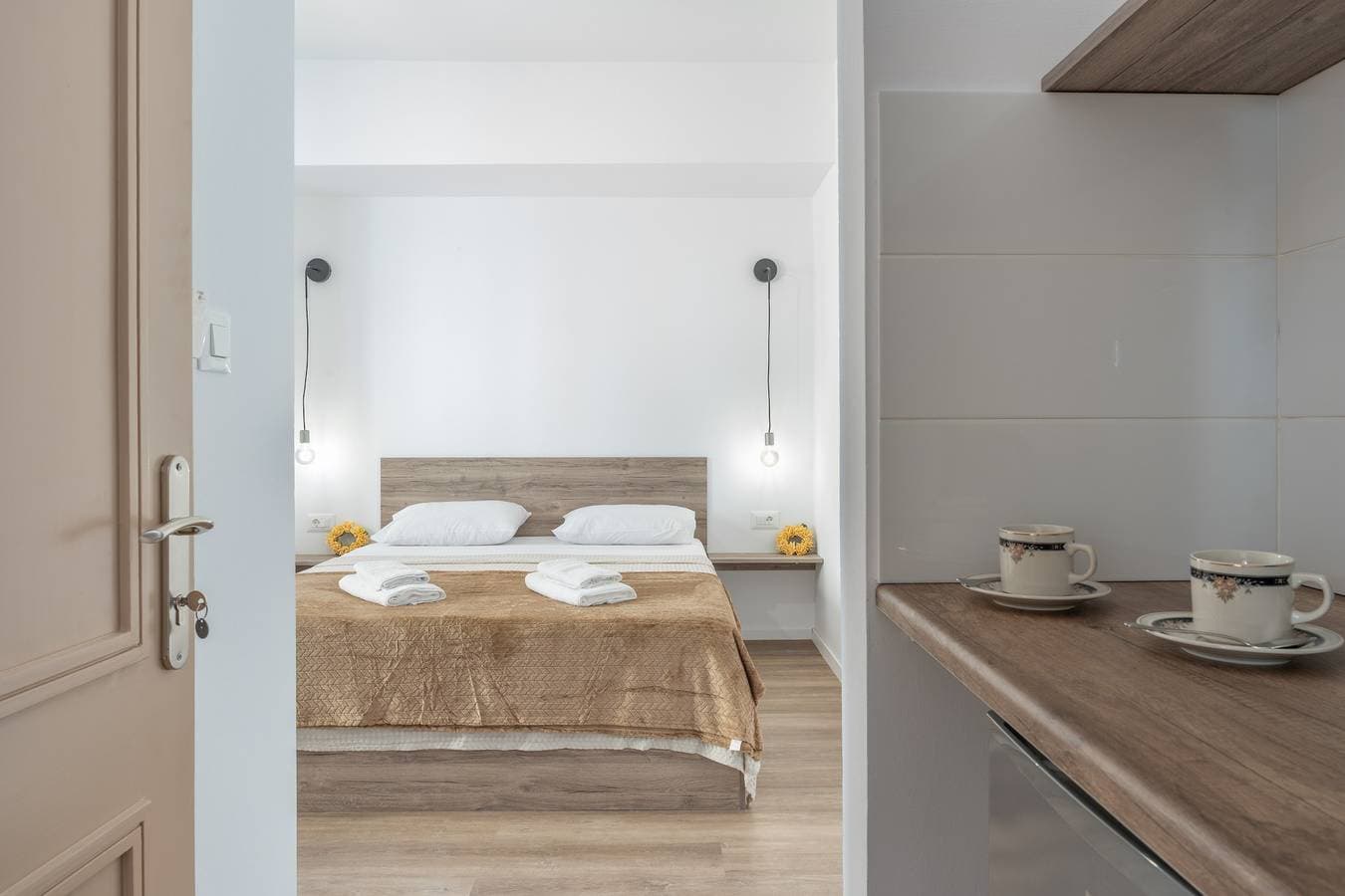 Foto 2 von 25: Zimmer „Small Double 1“ mit gemeinsamer Terrasse, WLAN und Klimaanlage