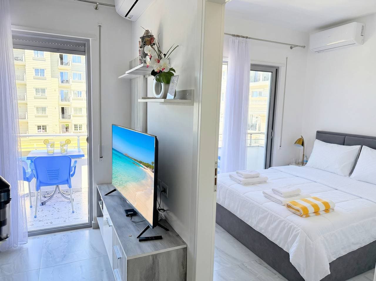 Foto 7 von 33: Ferienwohnung für 8 Personen mit Balkon