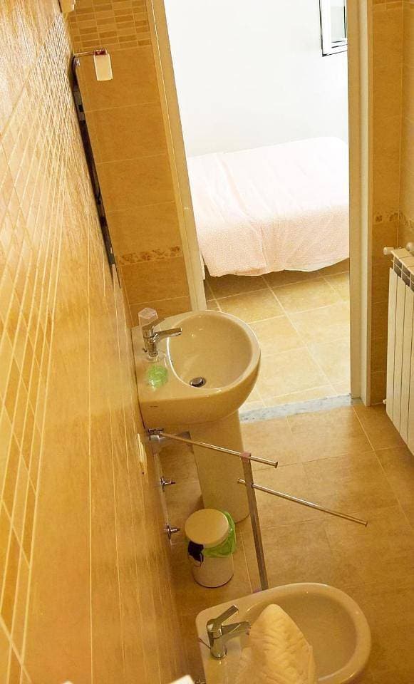 Foto 6 von 8: Double Room with Private Bathroom