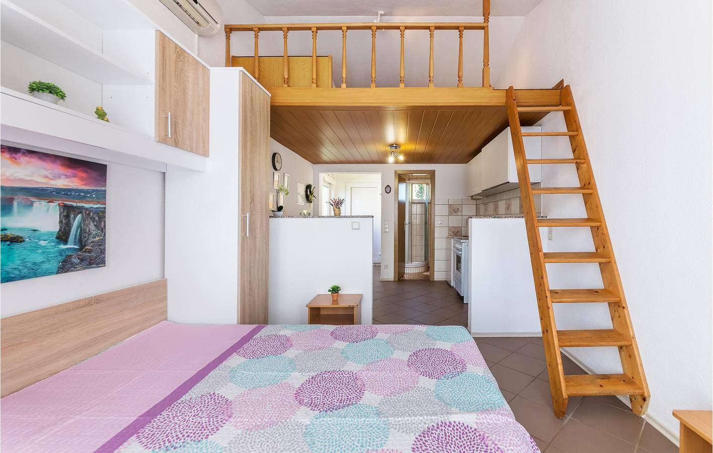 Foto 2 von 23: Gemütliche Ferienwohnung mit Terrasse, WLAN, Klimaanlage und Parkplatz – 2,5 km vom Strand entfernt