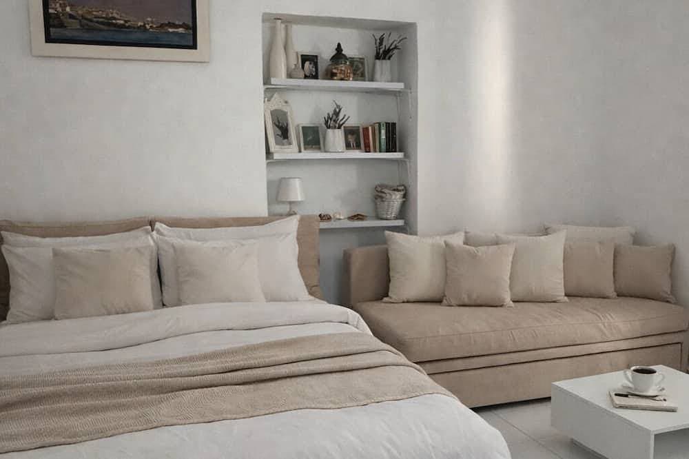 Bright Authentic Cycladic Home, Walk to Ermoupoli Center 1
