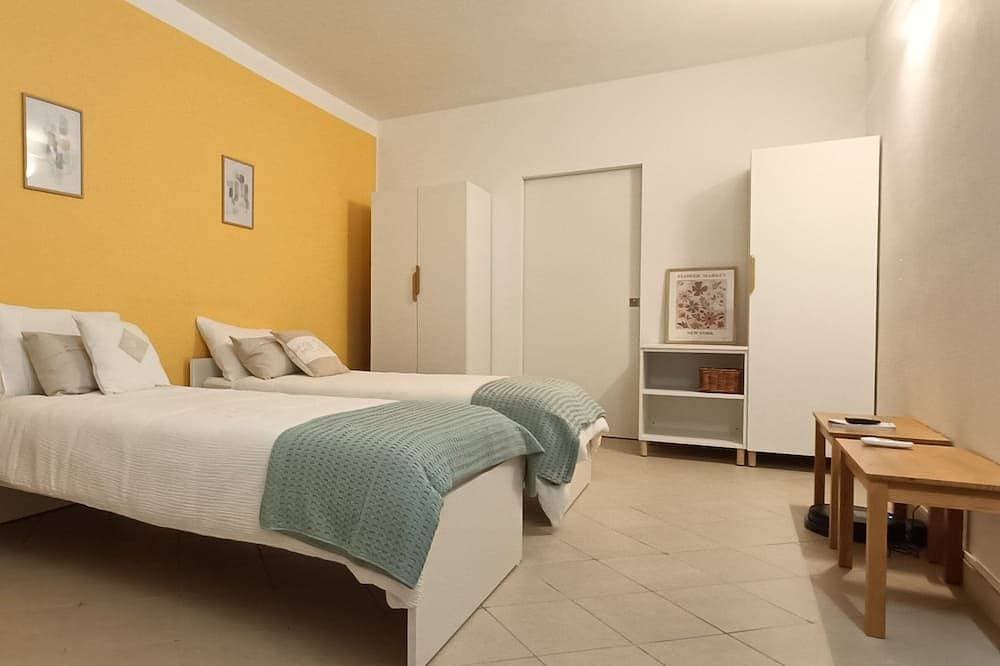 Foto 4 von 23: La Loggia sul Mare, a beachfront apartment just a few steps from the beaches.