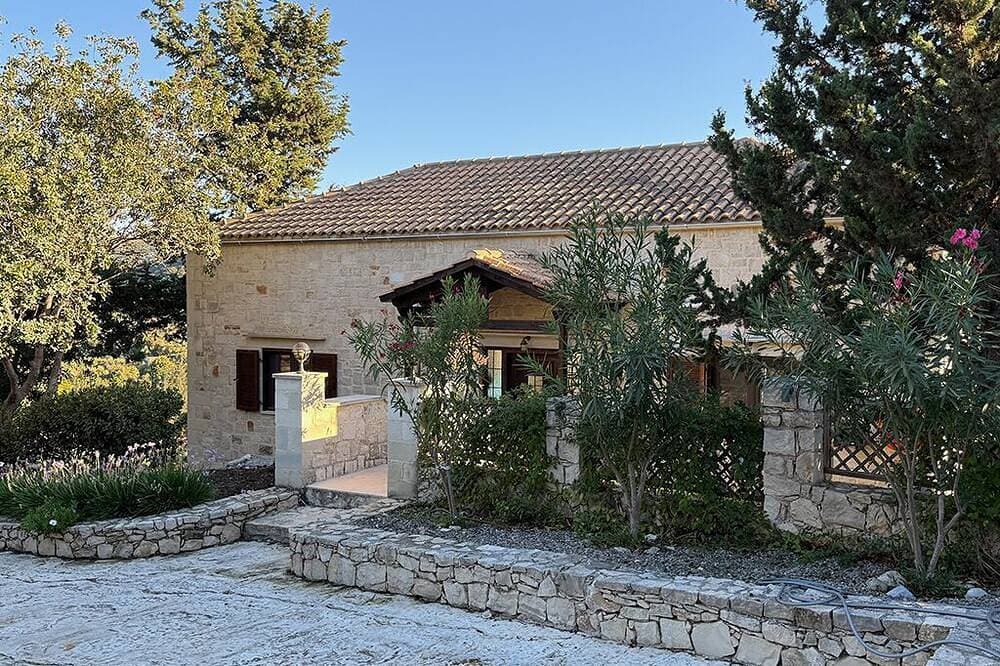 Foto 8 von 24: Luxury Crete Villa with Infinity Pool, Hot Tub & White Mountain Views
