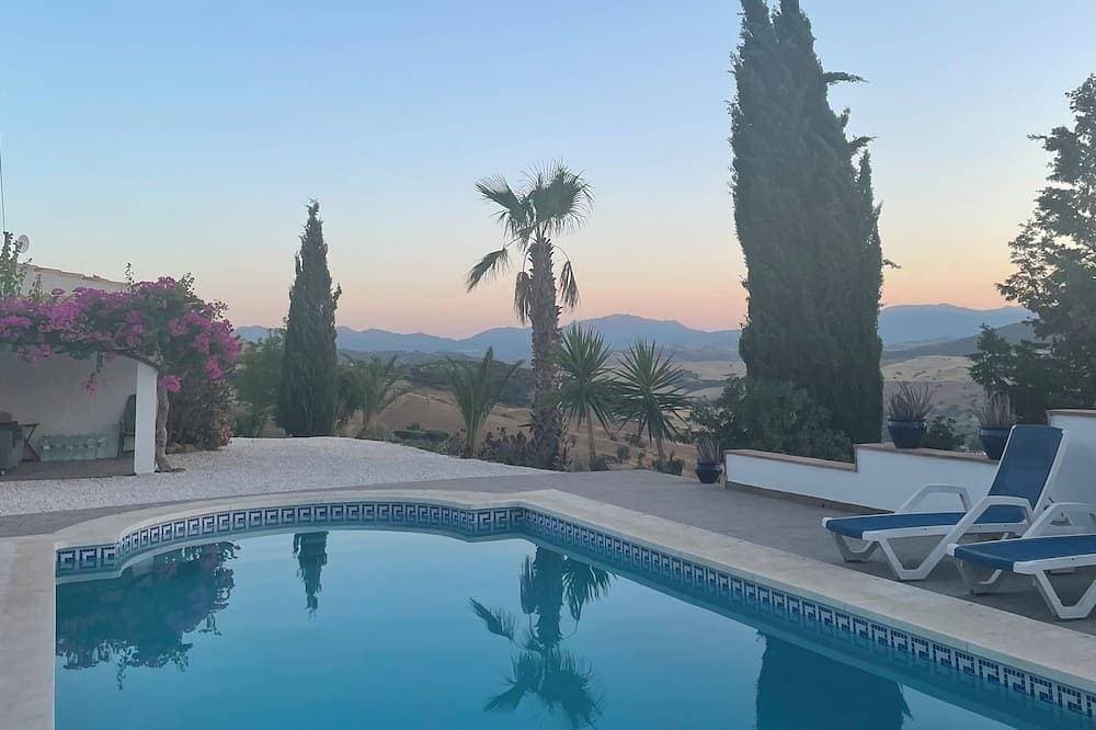 Rustic villa with pool, panoramic valley views, 6 km from Álora, near Málaga 1
