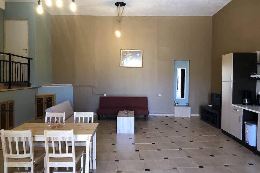 Foto 7 von 19: Ιndependent stone appartment common pool