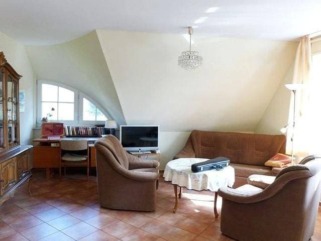 Foto 2 von 21: Ferienwohnung Uhlenhuus: Reetdachromantik mit Gartenterrasse & Carport