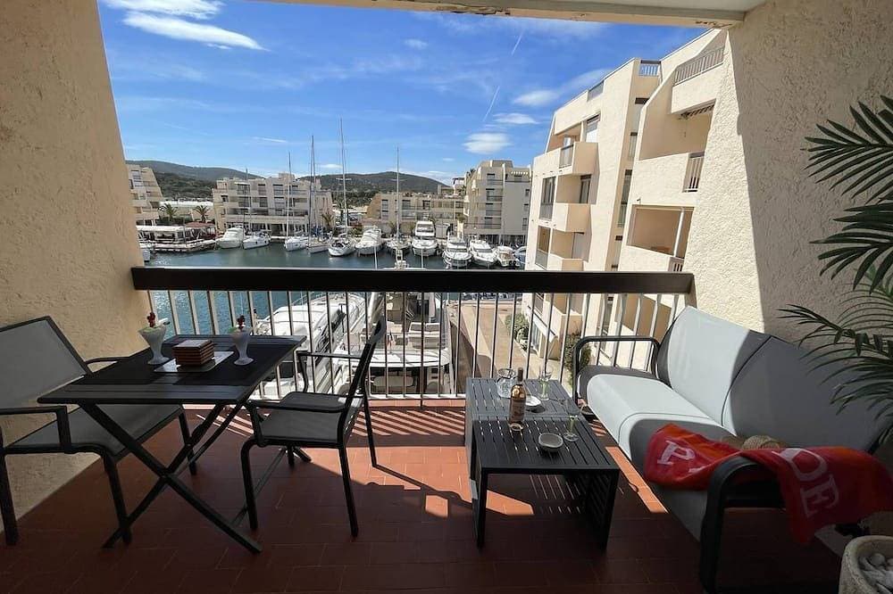 Foto 13 von 16: Geräumige 2-Zimmer-Wohnung, Blick auf die Honour Dock