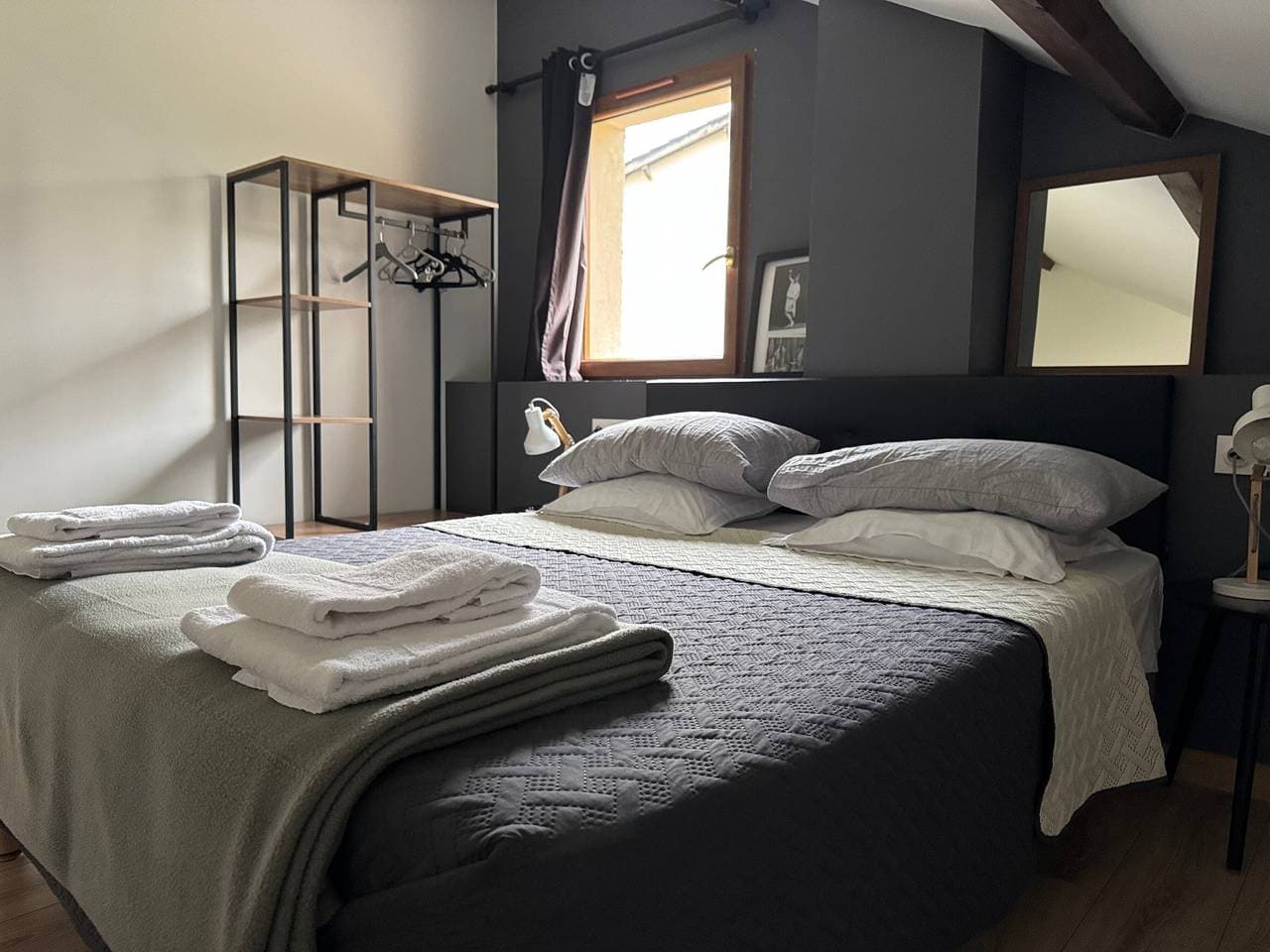 Foto 5 von 23: Gästezimmer „Lyon Mon Amour – St-Bonaventure“ mit WLAN und Klimaanlage
