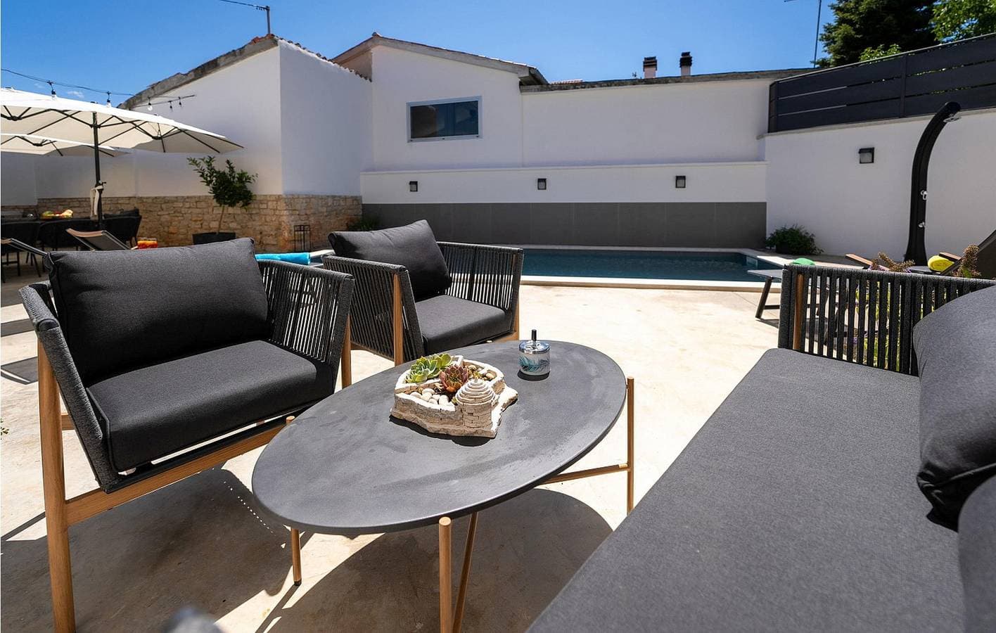 Foto 6 von 40: Modernes 70 m² großes Apartment mit Terrasse und Pool in der Nähe der Pizzeria Capri