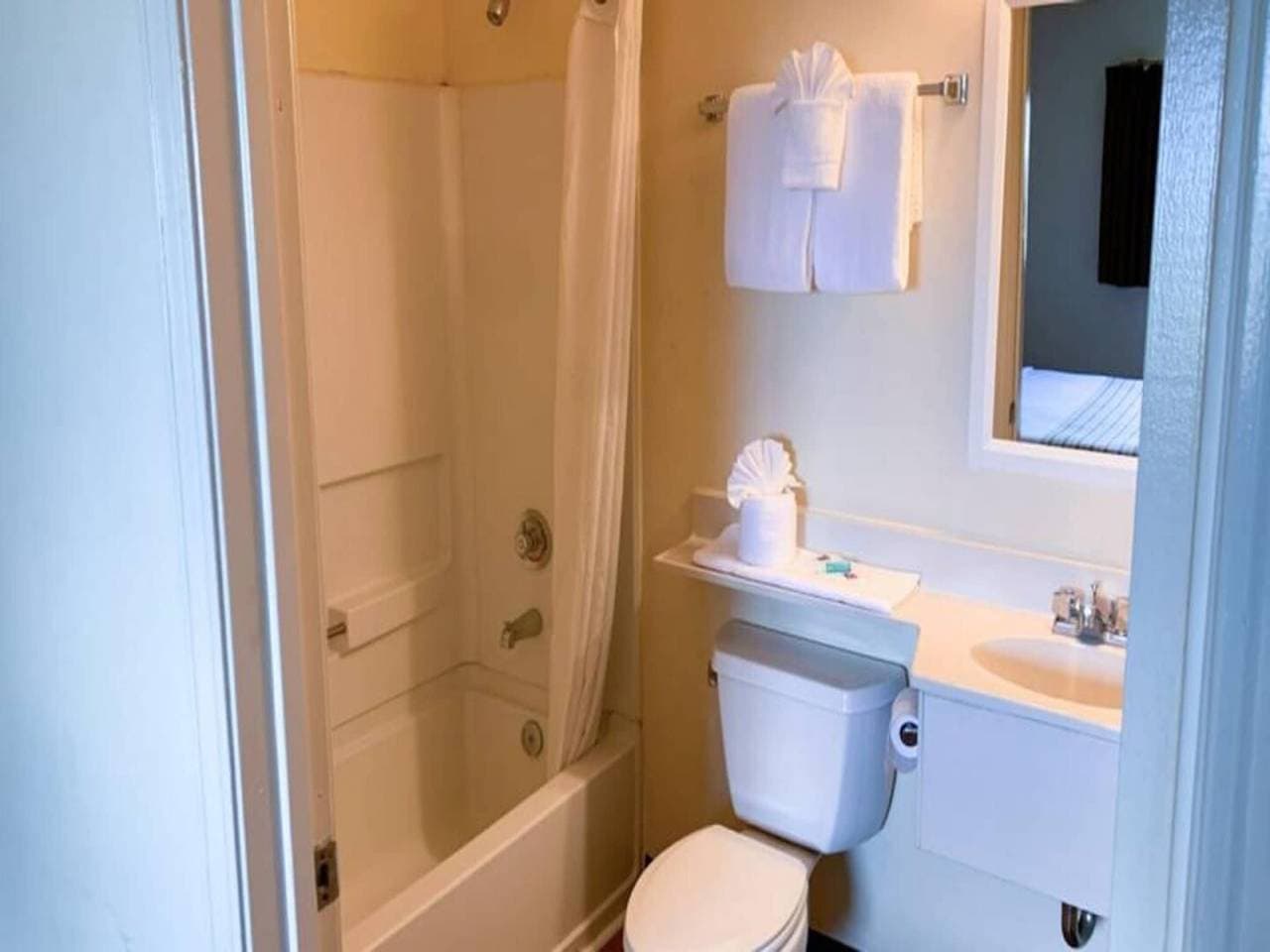 Foto 10 von 38: 1 Queensize-Bett | Nichtraucher, Kühlschrank