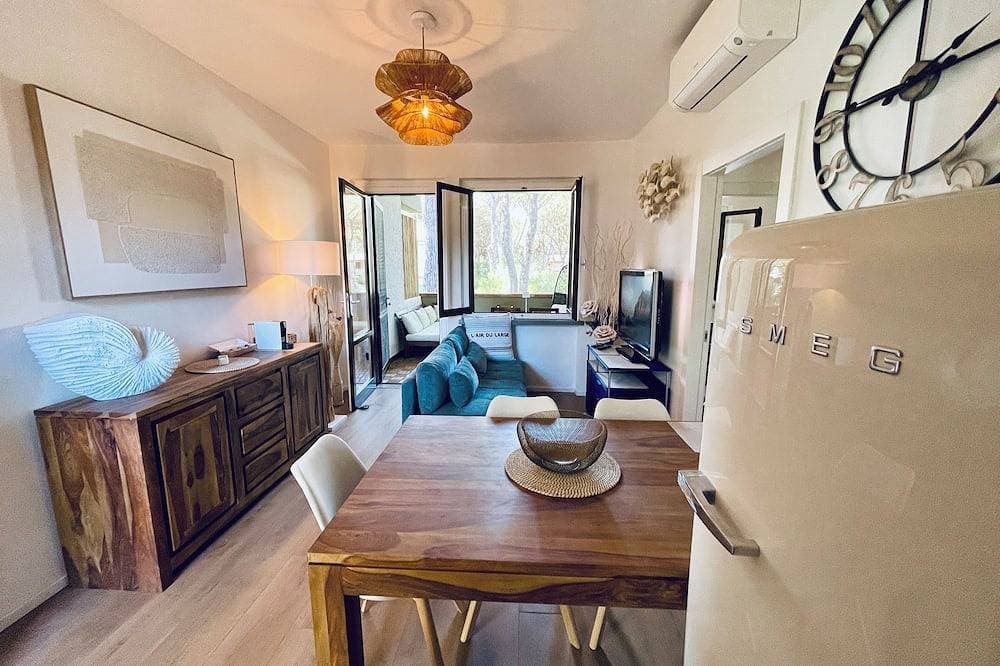 Foto 11 von 30: Apartment Nestled in pine forest, Beach within walking or biking distance