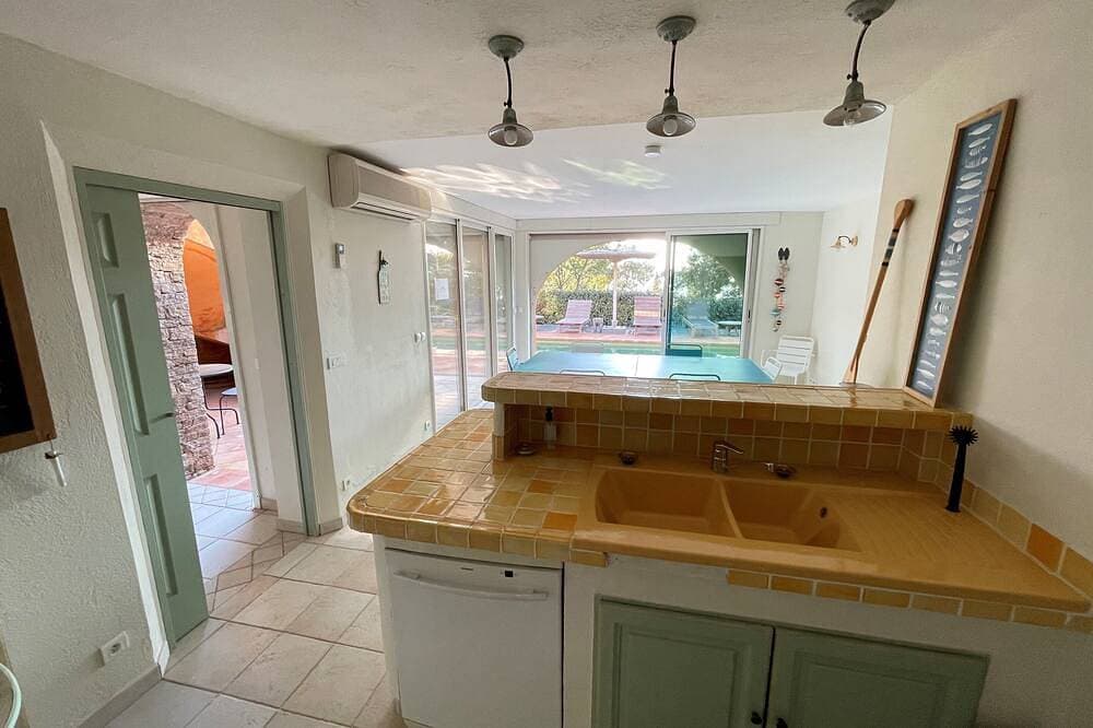 Foto 13 von 18: Villa With Sea View And Pool 100M From The Beach