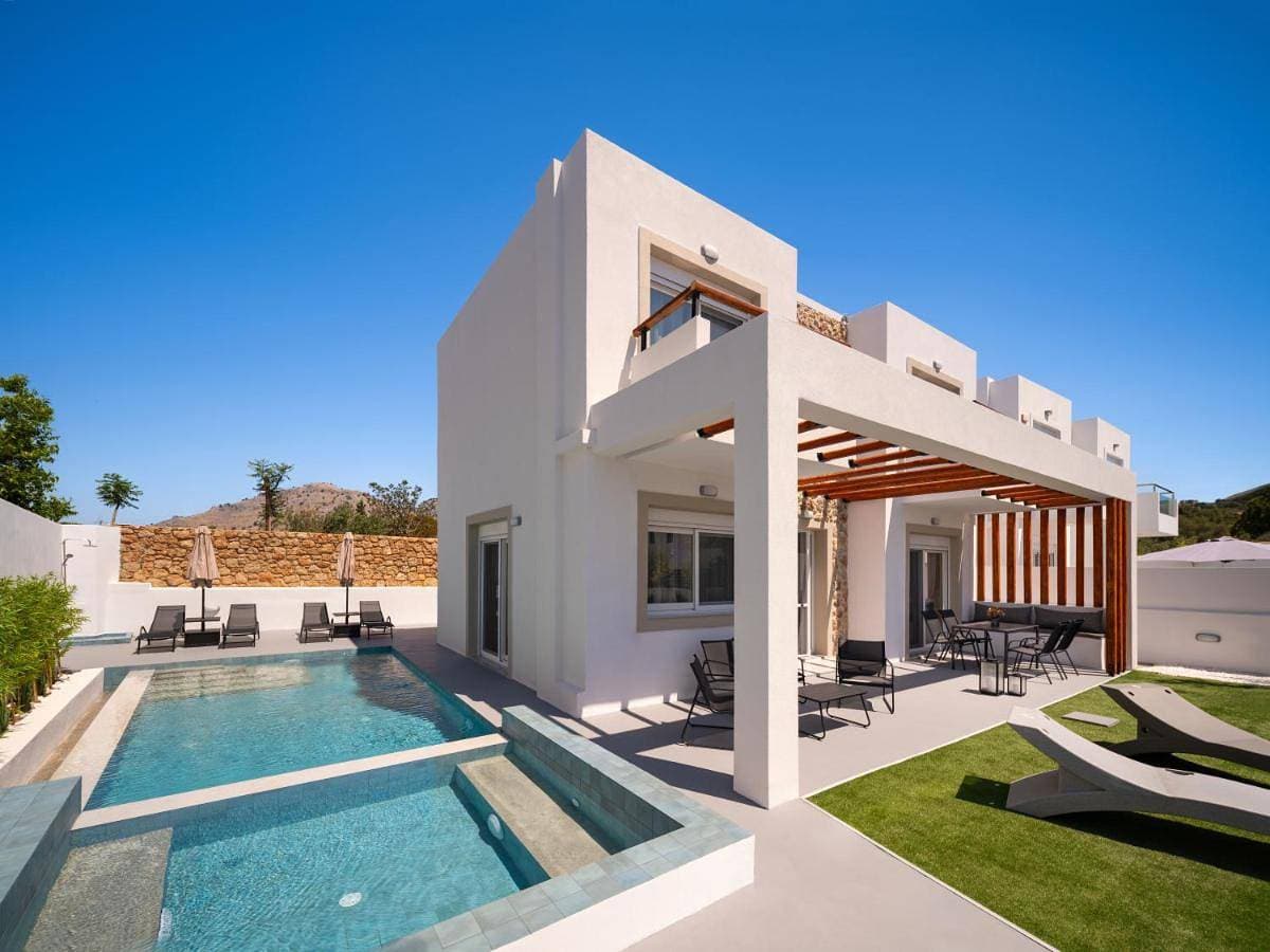 Foto 2 von 5: Villa with Private Pool