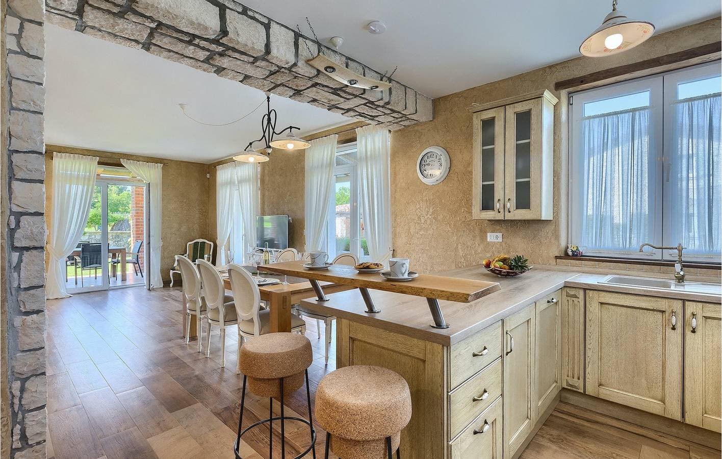 Foto 4 von 56: Charmante 132 m² große Wohnung mit Pool, WLAN und Parkplatz in der Nähe von Heraki