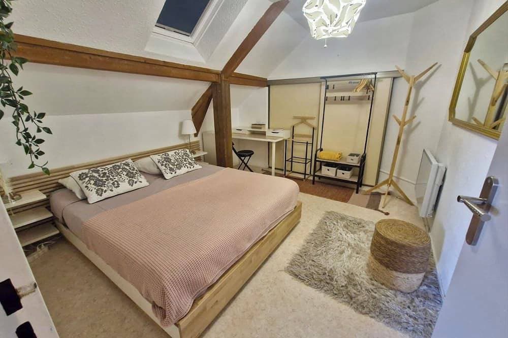 Renovated T2 apartment in the heart of Paray with view of the Basilica bell tower - Parking 1