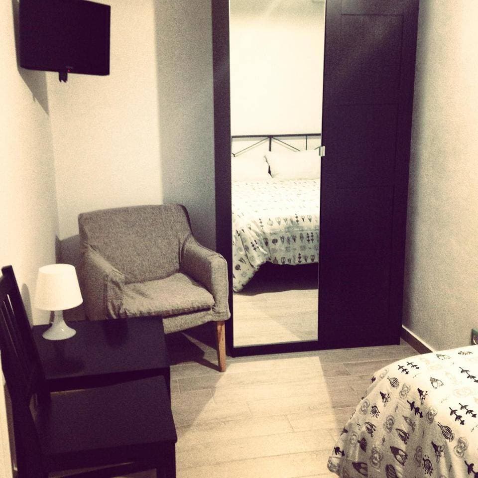Foto 7 von 10: Double Room with Private Bathroom