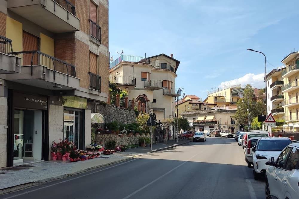 Foto 10 von 11: Queen Margaret residence, Apud Montes