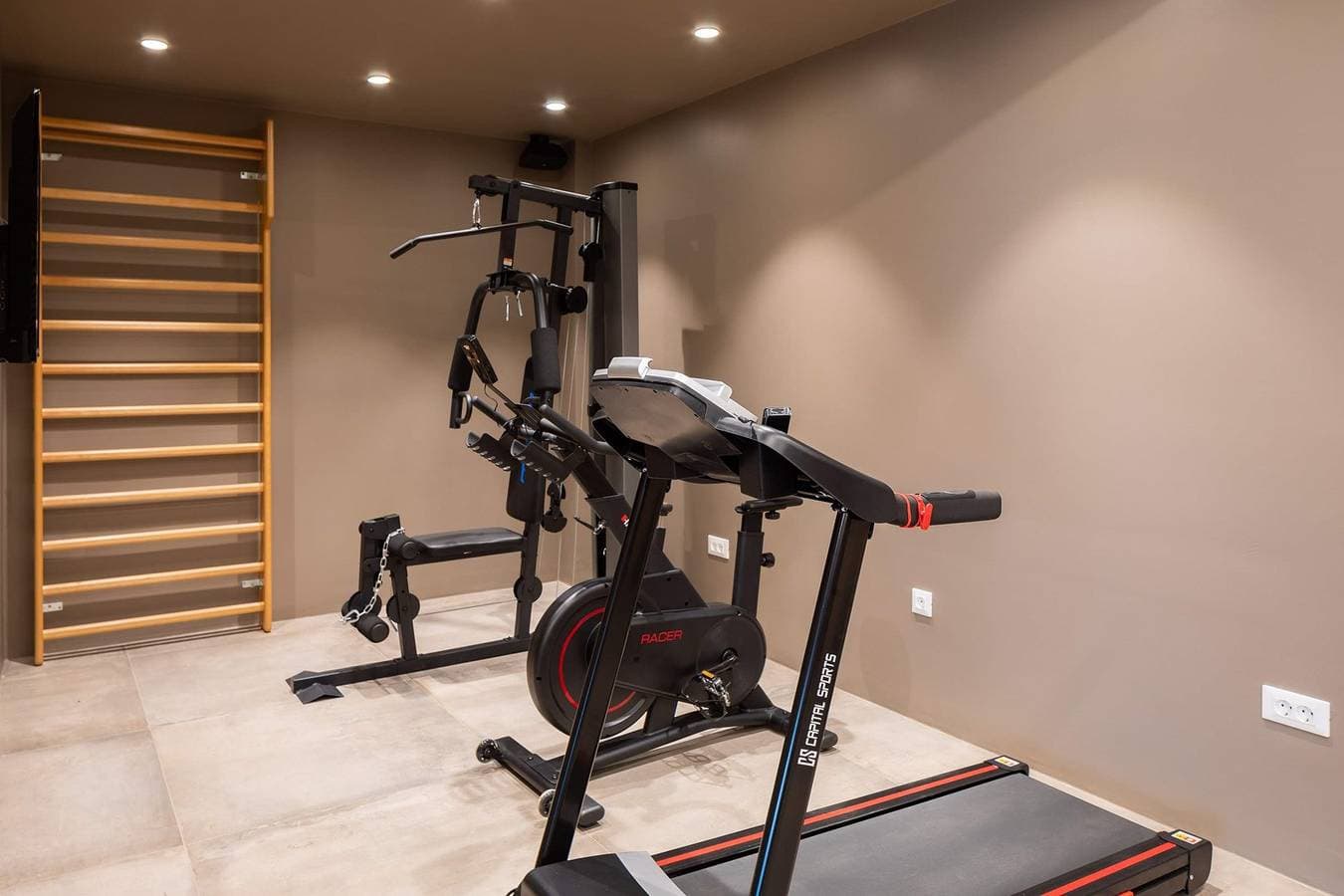 Foto 13 von 49: Hochwertig gestaltete Villa Maestral mit beheiztem Pool, Whirlpool, Wellness, Fitnessraum, Sauna, 3 Schlafzimmern und offenem Meerblick