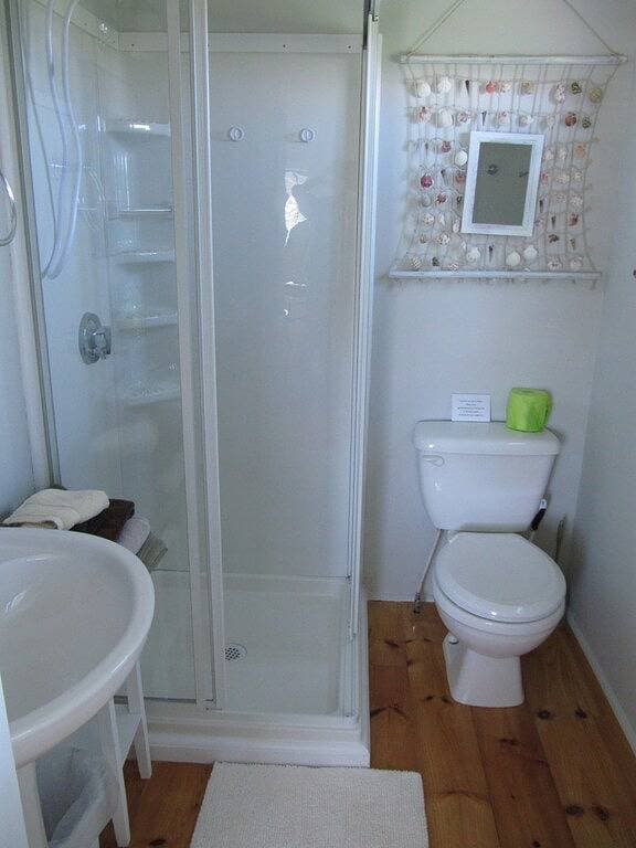Foto 9 von 50: Picture Perfect ~ Oceanfront ~ Balkon ~ Haustierfreundlich ~ Feuerstelle ~ Art Studio ~ Deck ~ WiFi