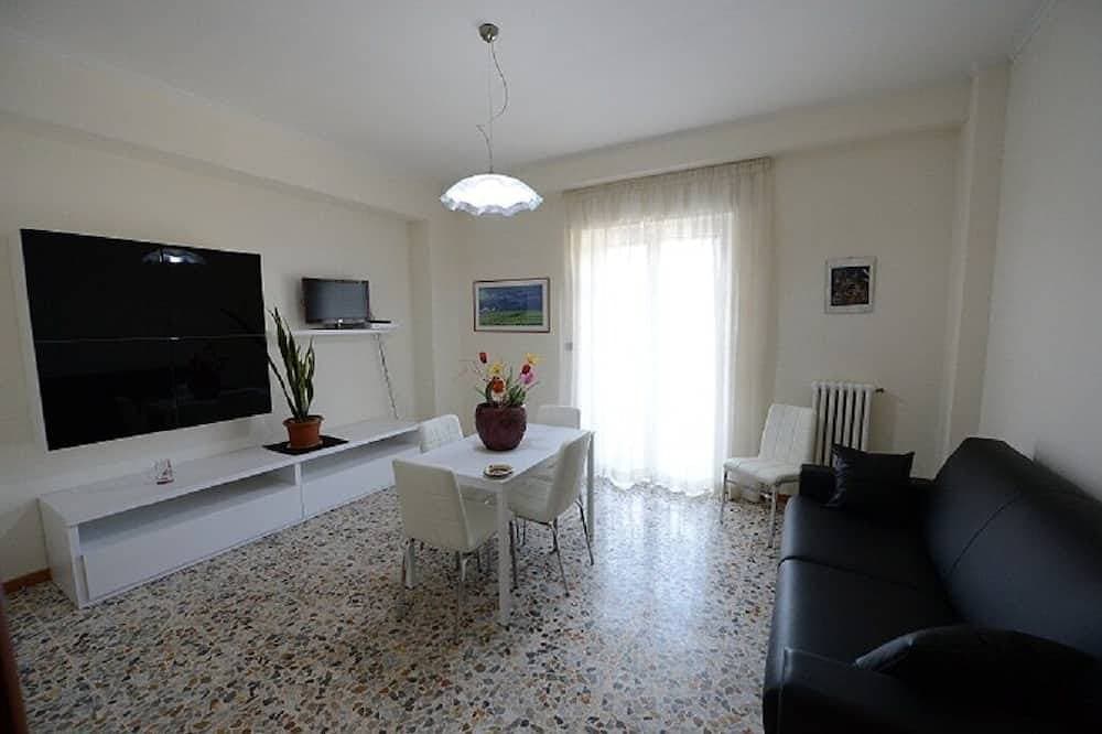 Second floor apartment Casa Amena near Vatican, Metro, parking. 1