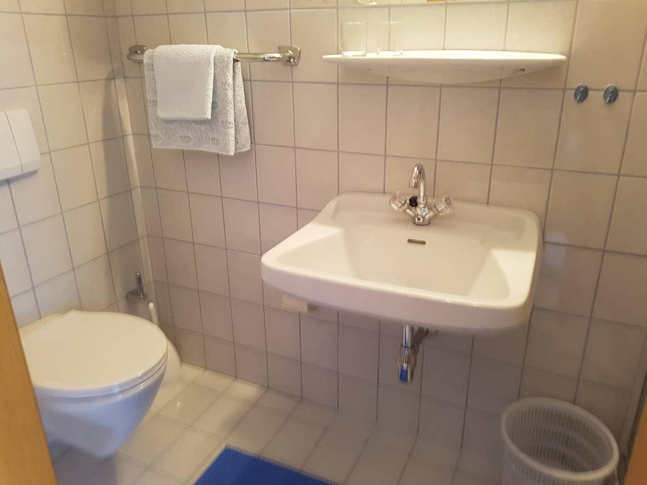 Foto 7 von 41: Mit Dusche und Wc