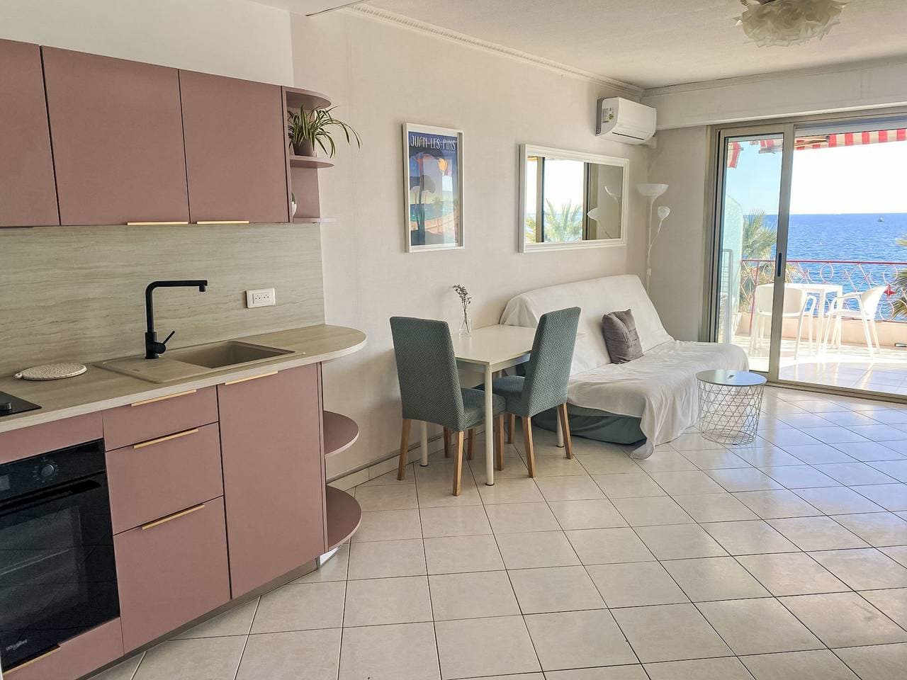 Foto 4 von 21: Studio-Apartment mit Blick auf das Wasser