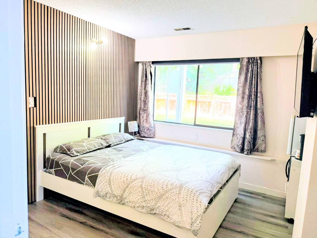Foto 5 von 12: Gemütliches privates Zimmer mit angeschlossenem Waschraum Eigener Eingang Flexibler Check-In