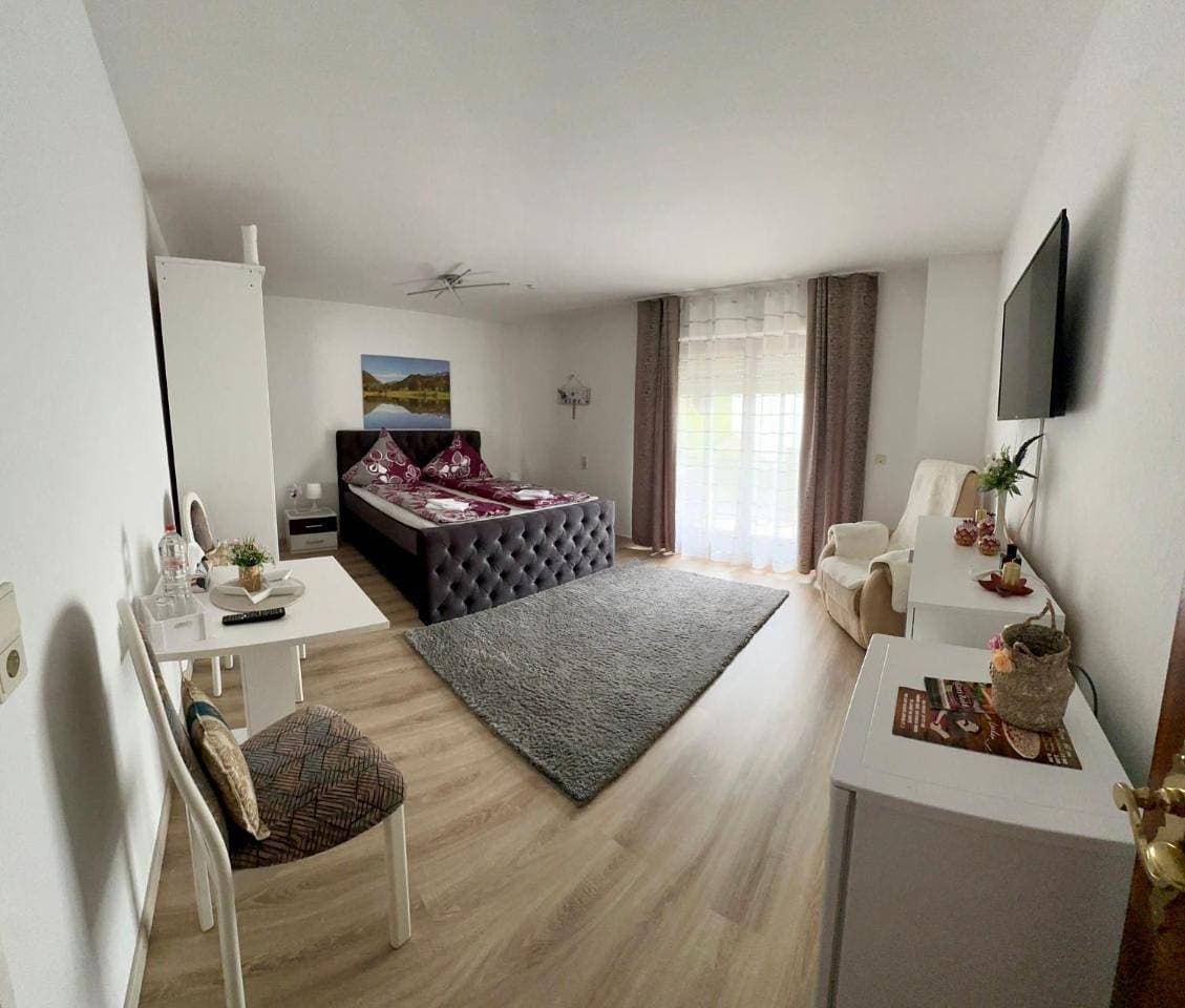 Foto 6 von 13: Double Room with Private Bathroom