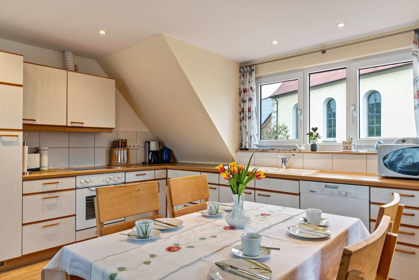 Foto 5 von 24: Lichtdurchflutete Ferienwohnung "Haus Eiche" in der Nähe des Bodensees mit WLAN, Balkon und Garten; Parkplätze vorhanden