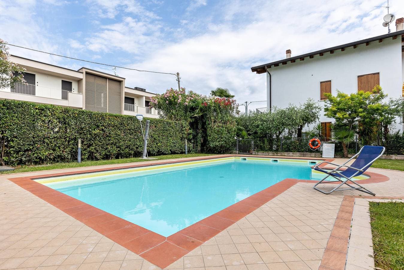Foto 2 von 33: Helles Ferienwohnung 'Bluemoon' mit pool, WLAN und Klimaanlage