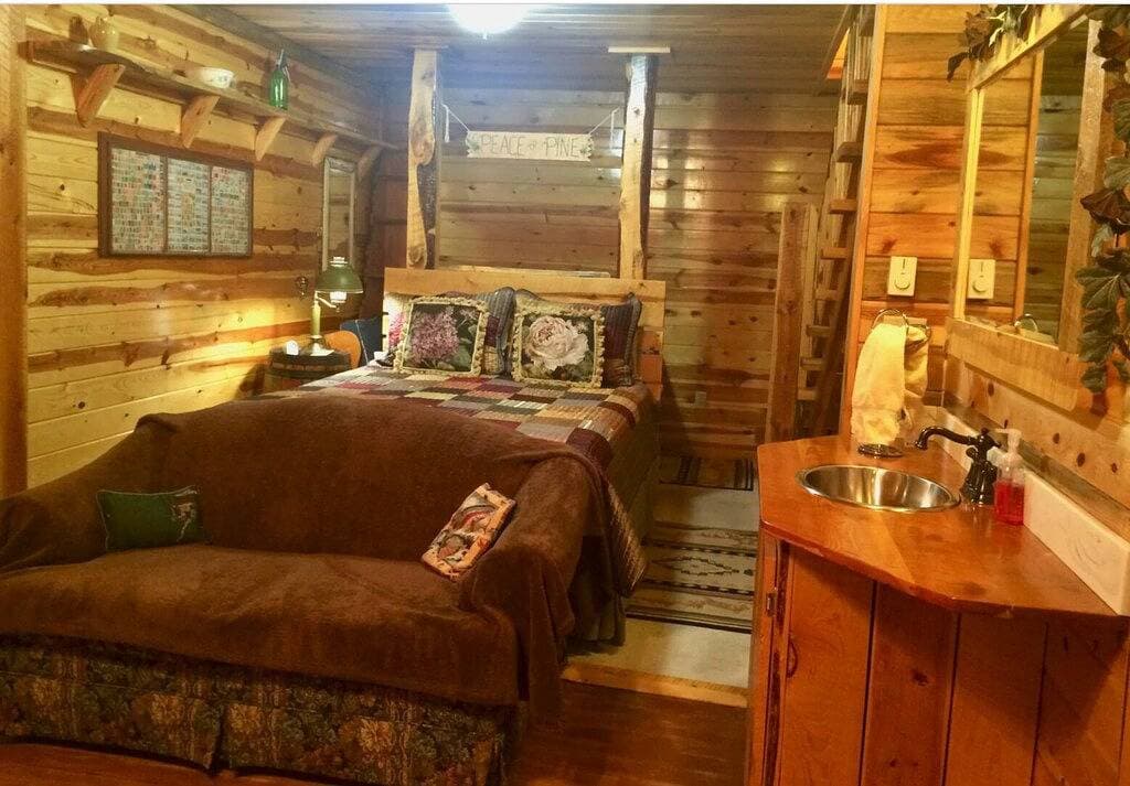 Foto 12 von 13: Mountain Peaks Inn, Old Baldy Mtn Suite, Downtown Hill City