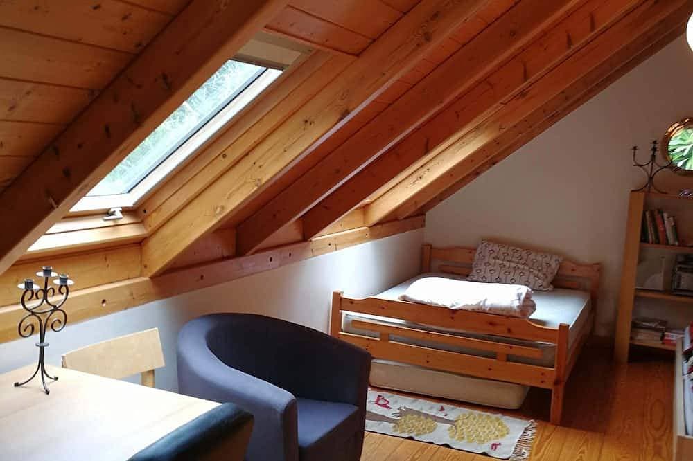 Foto 2 von 30: Small villa with a large private and quiet garden, 10 min walk from Metro