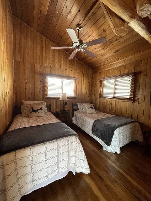Foto 11 von 33: Cabin 1 at Cedar Key - Perfect lakefront getaway!