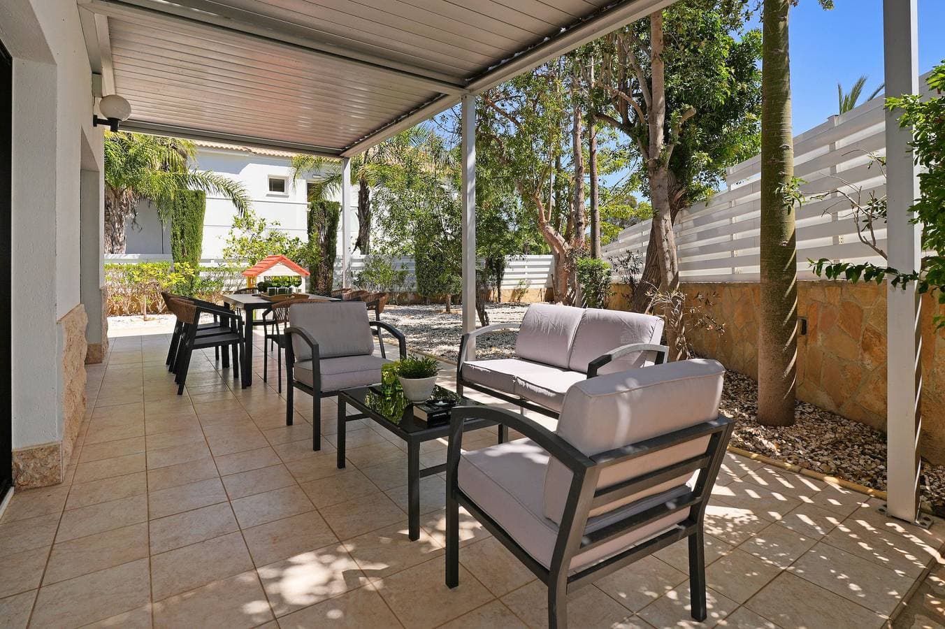 Foto 9 von 39: Villa für 8 Personen mit Balkon