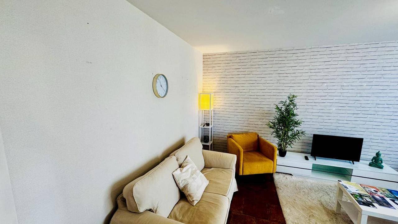 Foto 12 von 41: Two-Bedroom Apartment with Balcony