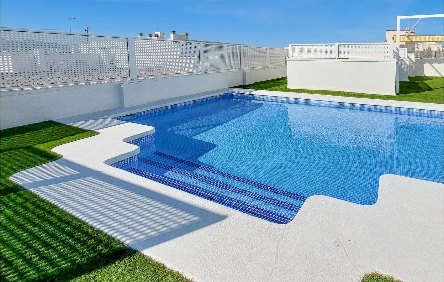 Foto 9 von 18: Gemütliches 1BR mit AC, Pool & Terrasse nahe Playa Masbó