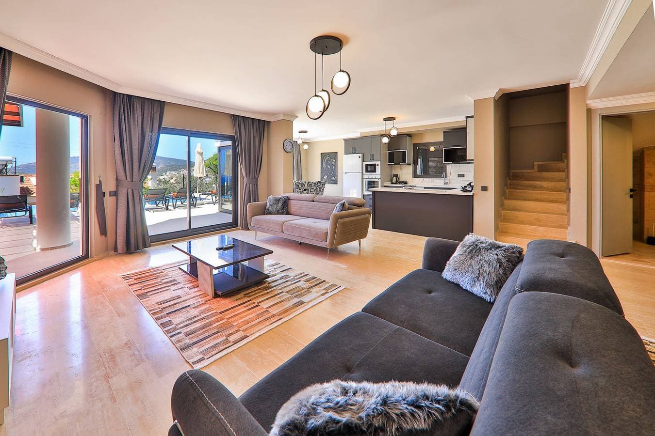 Foto 9 von 58: Villa für 6 Personen mit Balkon