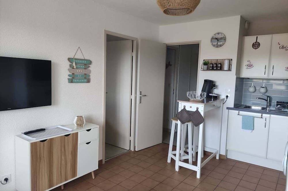 Foto 11 von 16: Appartement 4 Couchages Climatisé- Piscine Privée, Proche Centre Ville et Plages