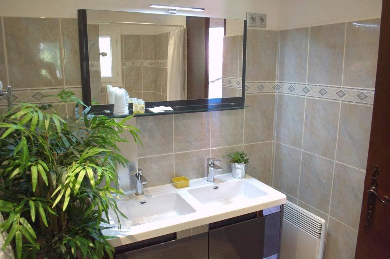 Foto 3 von 9: Double Room with Private External Bathroom
