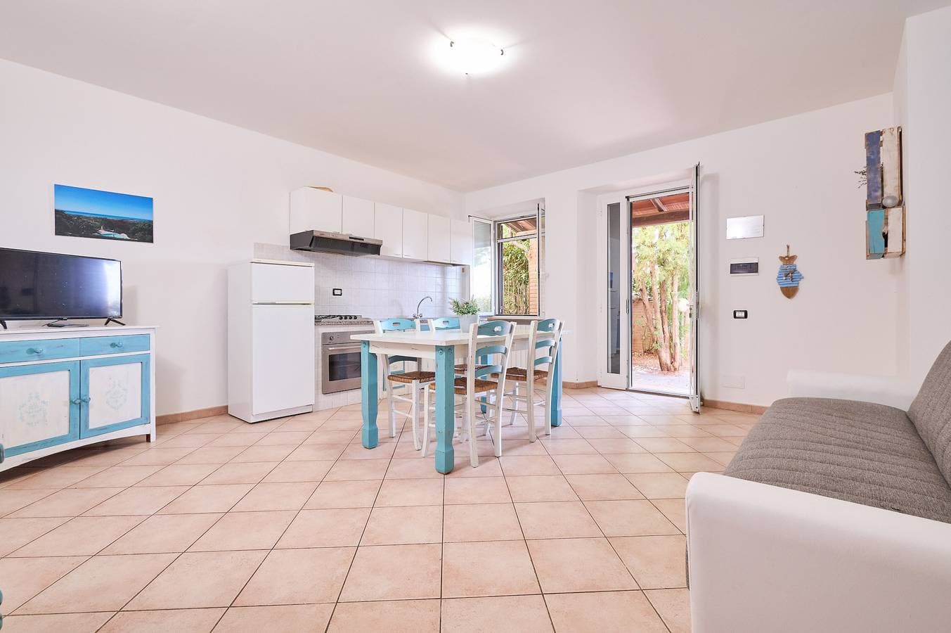 Foto 8 von 26: Ferienwohnung "Blu" mit Meerblick, Gemeinschaftspool und WLAN