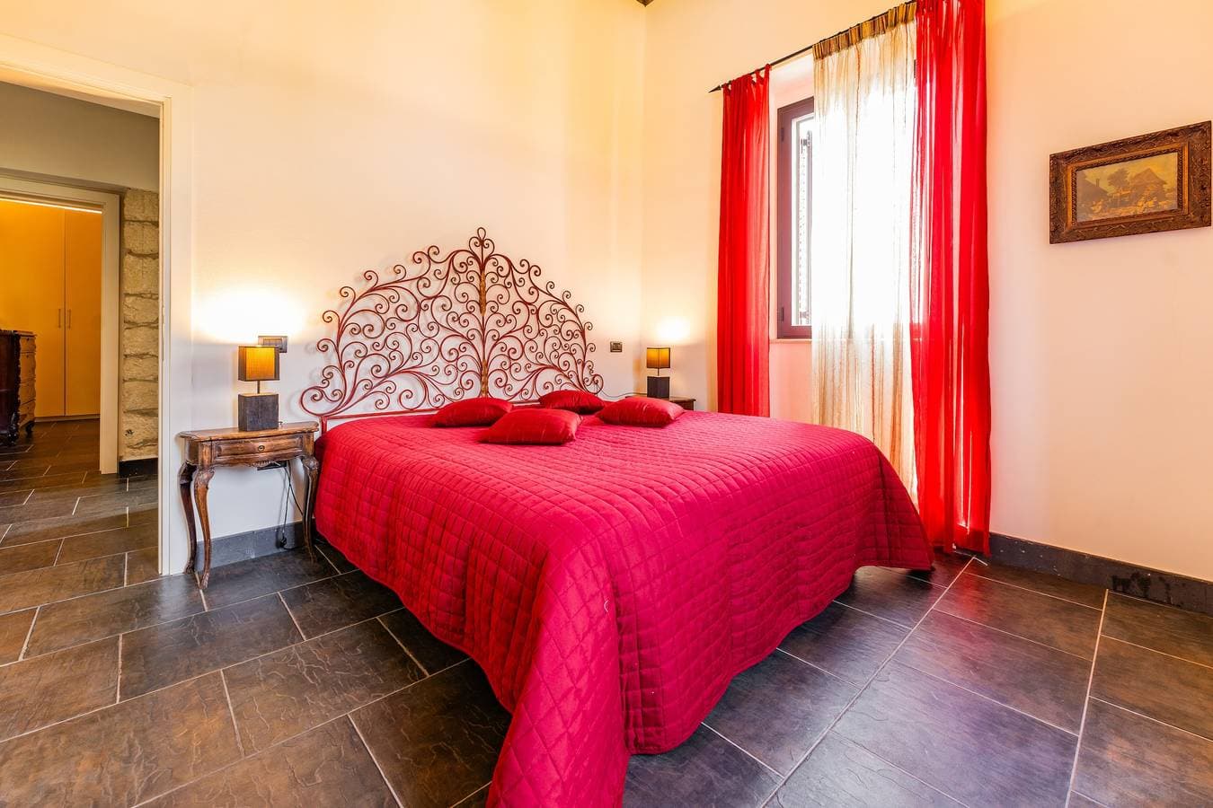 Foto 11 von 42: Villa 'Luxury Home Borgo Antico' mit Bergblick, WLAN und Klimaanlage