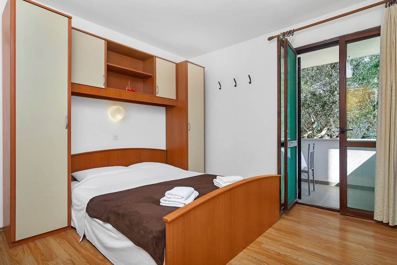 Foto 10 von 19: Studio Appartement am Strand Bucht Pokrivenik, Hvar As-5231-c