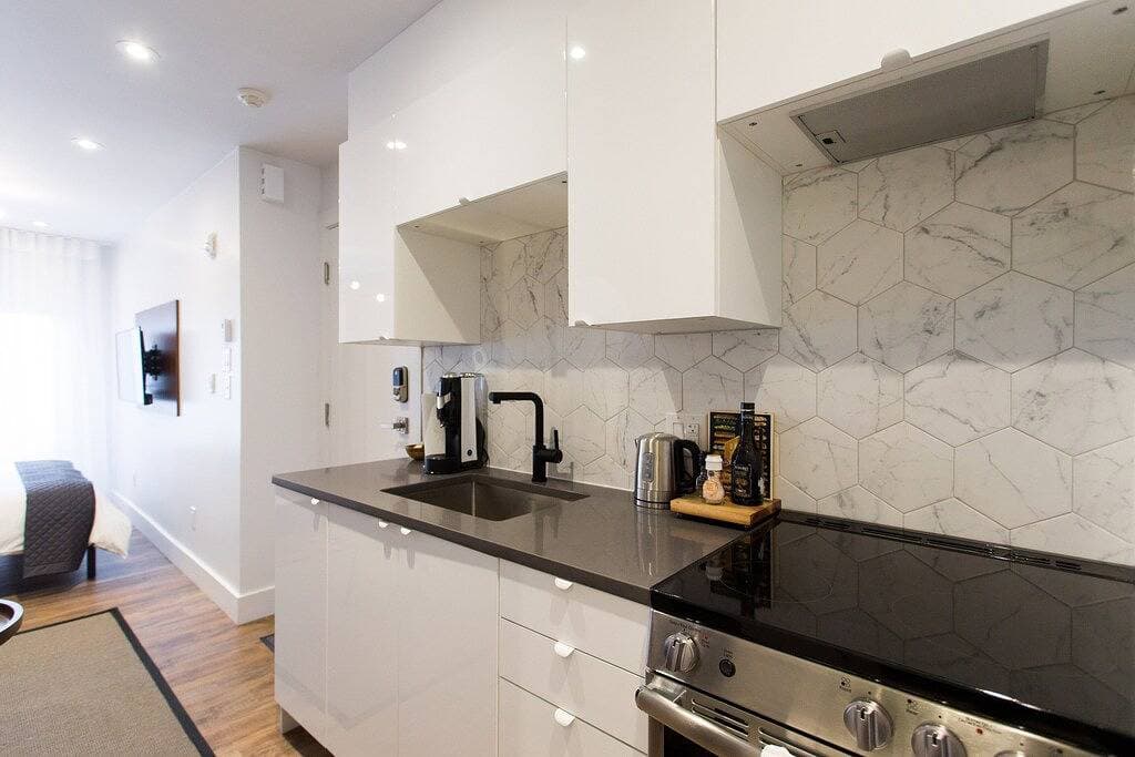 Foto 13 von 24: 404 · Scandinavian Studio with Full Kitchen and Bath by Denstays