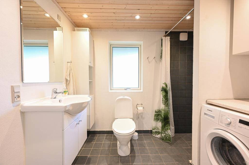 Foto 11 von 15: Gut geschützt liegendes Ferienhaus mit Reetdach und Sauna